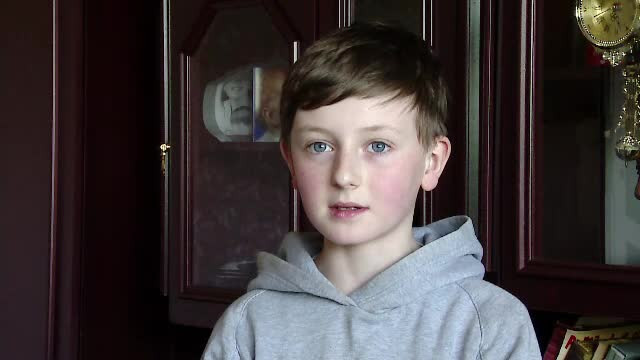 Nu are parinti si este sarac, insa la 10 ani creeaza magie la pian. Povestea emotionanta a lui Fabiani si cum il puteti ajuta