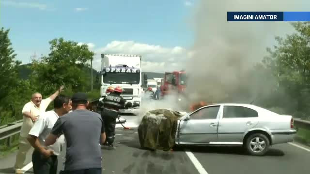 Scene socante in Deva. Un tanar de 30 de ani a sfarsit ars de viu, dupa ce a intrat cu masina intr-un camion