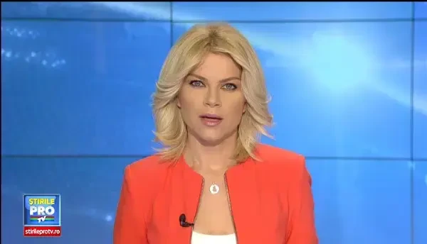 Un crater urias s-a format pe o autostrada din Rusia. Groapa are un diametru de 5 metri si o adancime de 2 metri