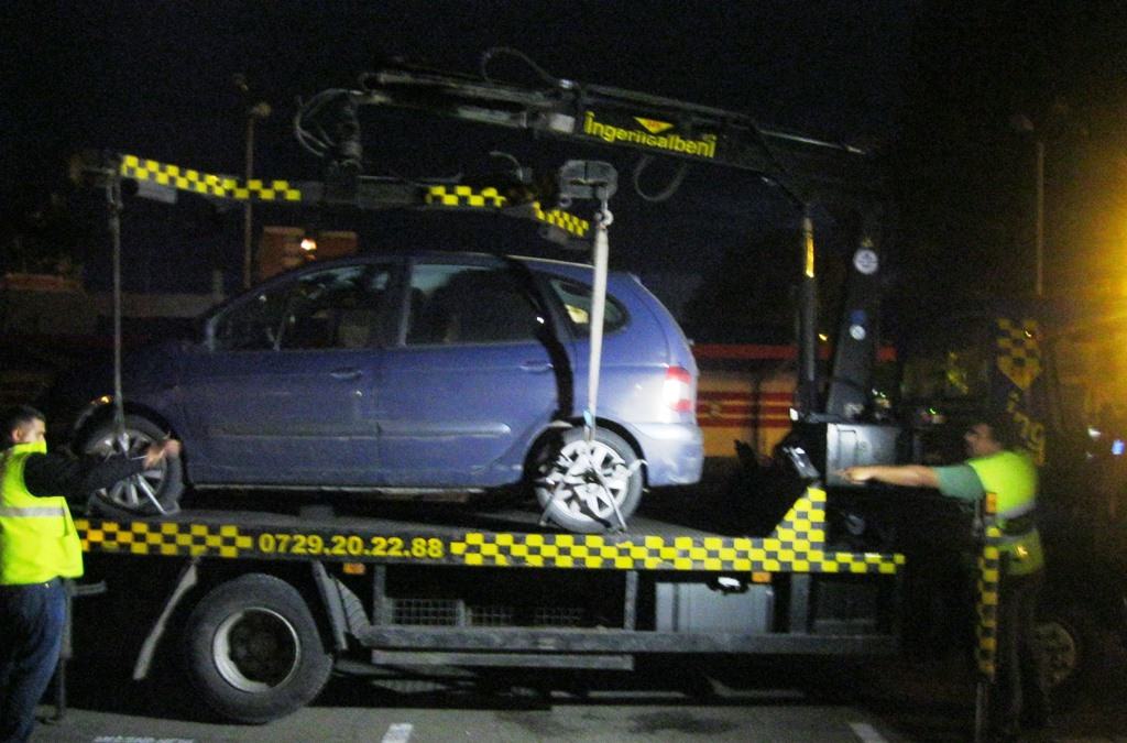 Societatea care ridica ilegal masini din parcarile unor supermarketuri din Timisoara, amendata de politistii locali