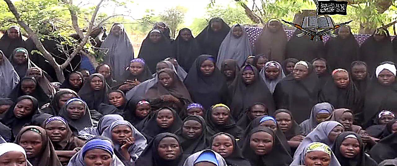 Infernul celor peste 200 de eleve rapite in Nigeria. Liderul gruparii anunta ca le-a convertit la islam. VIDEO