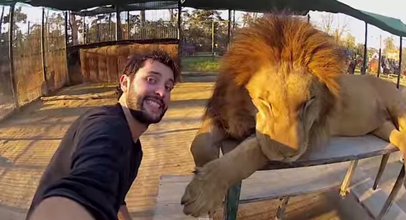 Selfie-ul video realizat in 600 de zile si 36 de tari de un fotograf