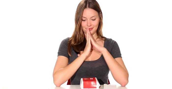 Reactia a trei americani care mananca pentru prima data de la McDonald's. "Ma simt murdara". VIDEO