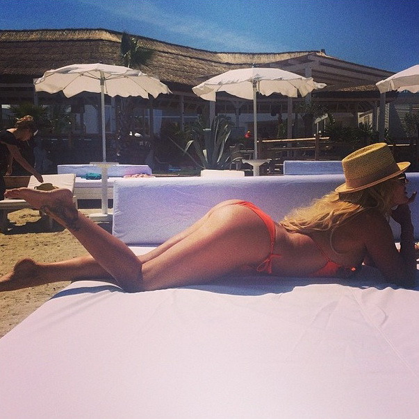 Dela Matache, Instagram