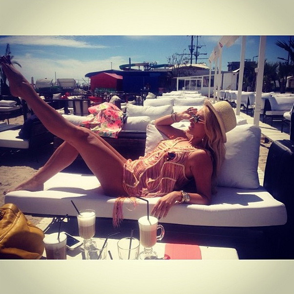 Dela Matache, Instagram