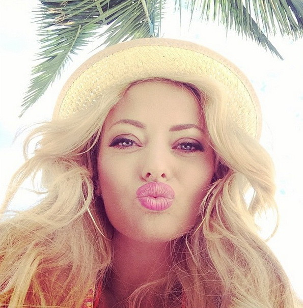 Dela Matache, Instagram