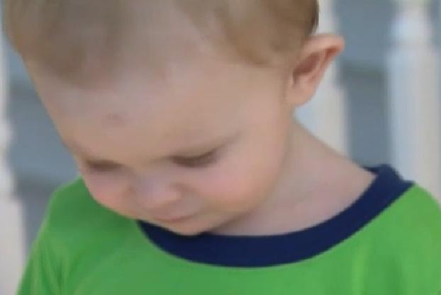 Si-a salvat fiul de la incendiu, dar gestul ei ar putea sa o lase paralizata pe viata. VIDEO