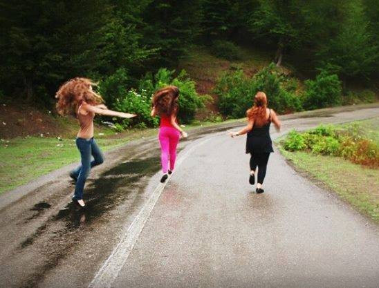 "Imi place senzatia vantului prin par. E pacat?" Protest al femeilor din Iran impotriva valului islamic, pe Facebook