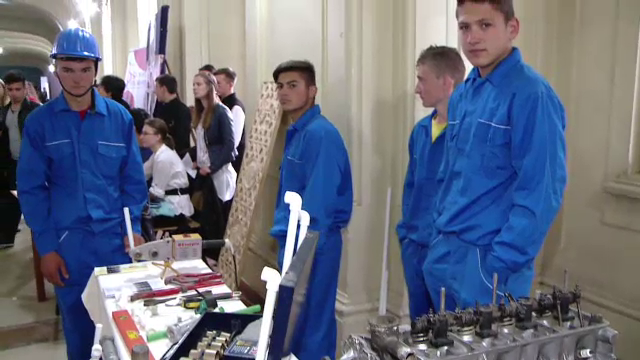 Primesc "salariu" lunar si au un loc de munca asigurat, la absolvire. Cum isi atrag elevii scolile profesionale