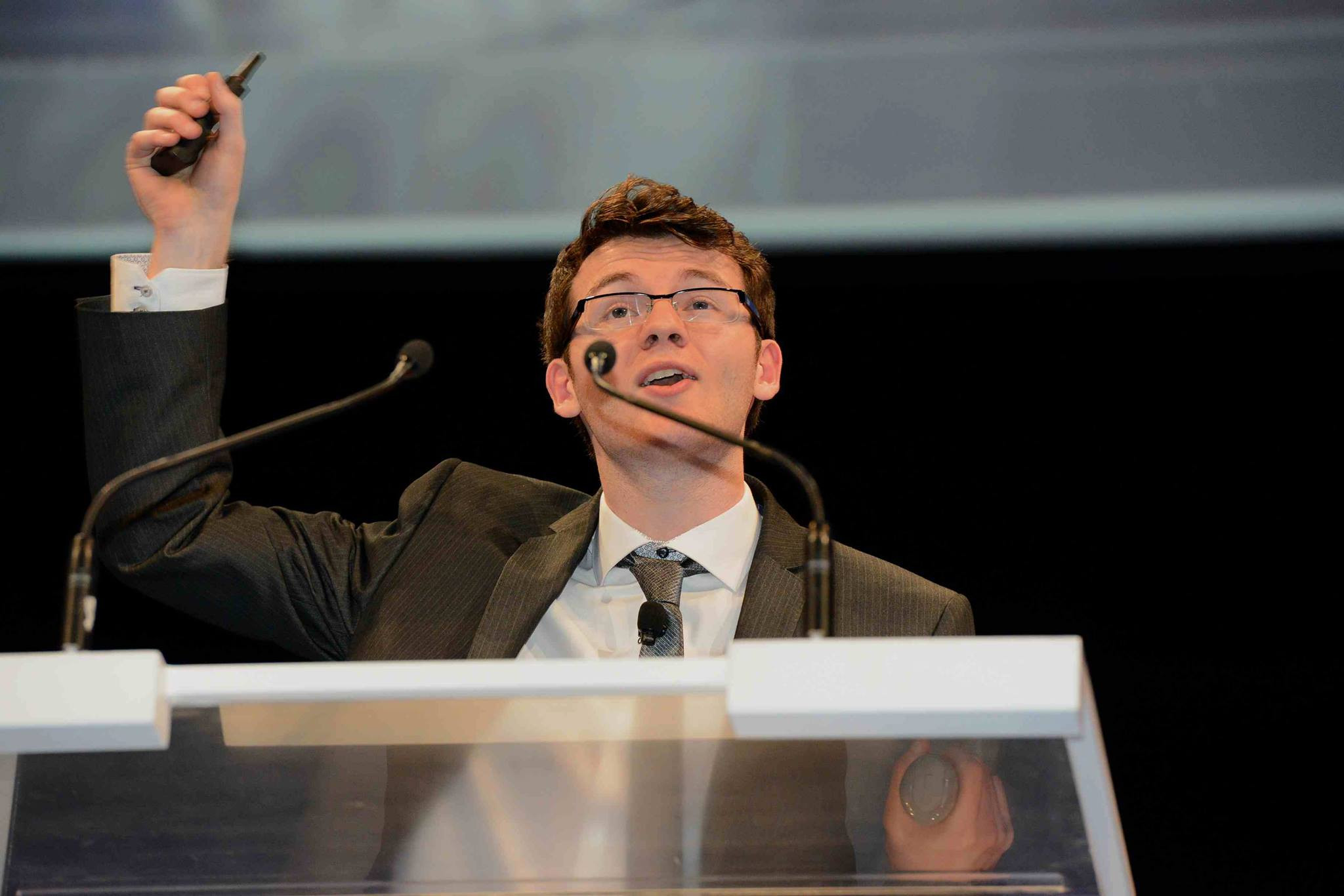 Stephen Sutton, tanarul care a strans donatii de 3,4 milioane de lire pentru bolnavii de cancer, a pierdut lupta cu boala