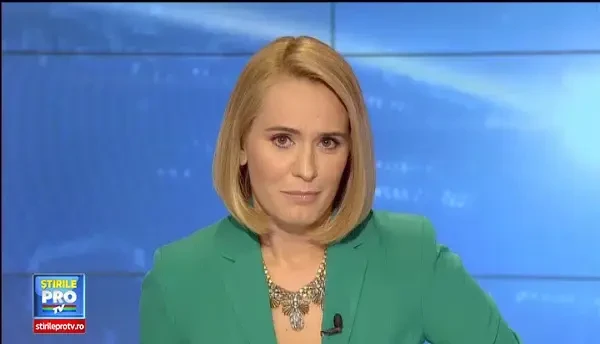 Printul Charles, oaspete de onoare al Festivalului Transilvania. Acesta a admirat tablouri facute in satele din Romania