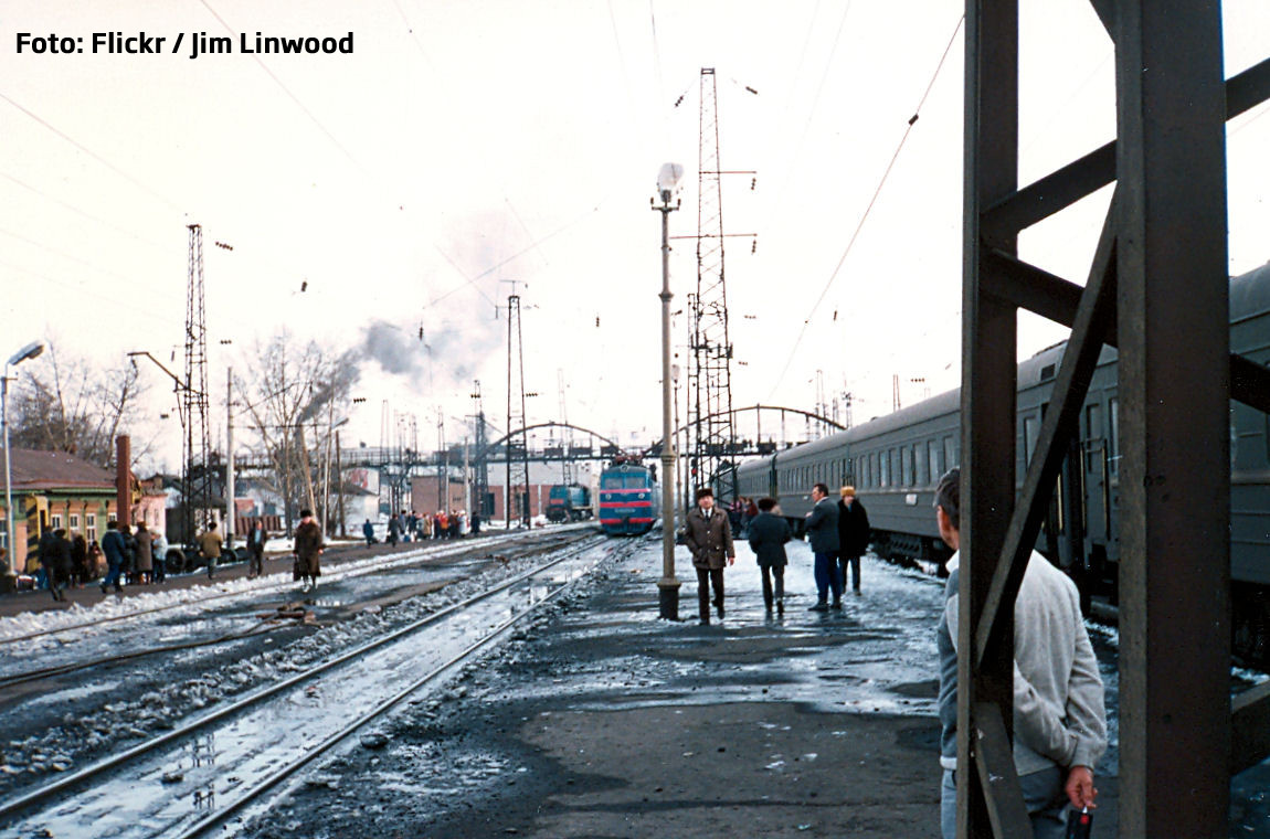 Rusia de azi, vazuta de o ziarista: boschetari, fete violate de tati, iubite alcoolice, TBC-isti