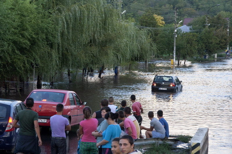 Autostrada Soarelui poate fi inundata in orice moment. Unul dintre digurile aflate in apropiere poate ceda in fata Dunarii
