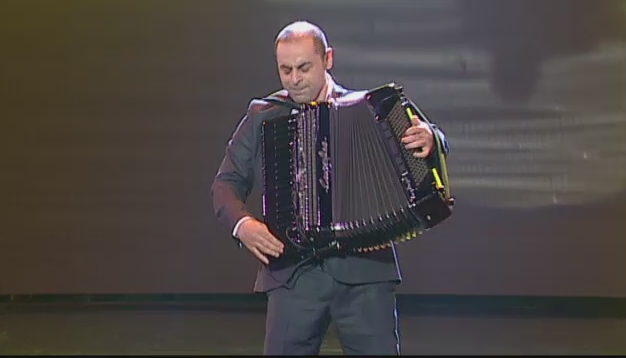 ROMANII AU TALENT. Finalistii sezonului patru se lupta vineri seara pentru premiul de 120.000 de euro