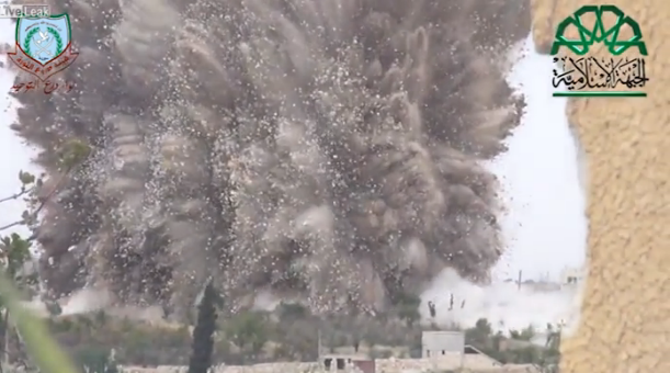 Momentul in care rebelii din Siria arunca in aer o baza a armatei lui Bashar al-assad. "Cea mai spectaculoasa explozie"