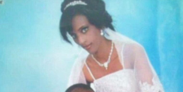 Imaginea care i-a semnat condamnarea la moarte. Femeia din Sudan, aruncata in inchisoare alaturi de copilul ei de doi ani