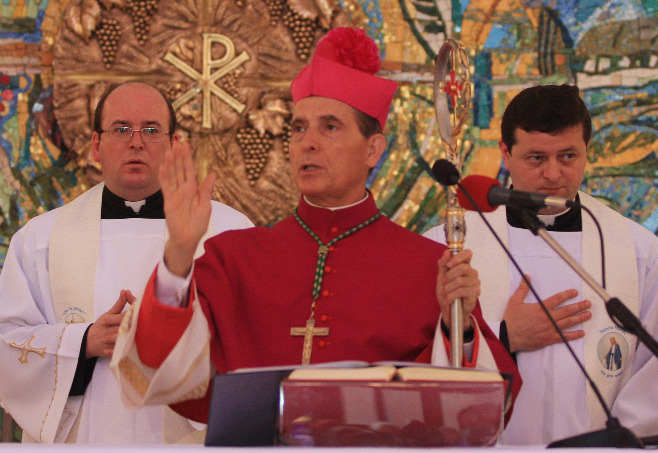 Moment istoric. Peste 15.000 de credinciosi au asistat la Iasi, la beatificarea episcopului Anton Durcovici