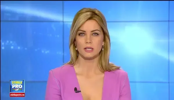 A fost la un pas sa arda de vie. O soferita din Prahova s-a trezit cu masina in flacari, in timpul mersului