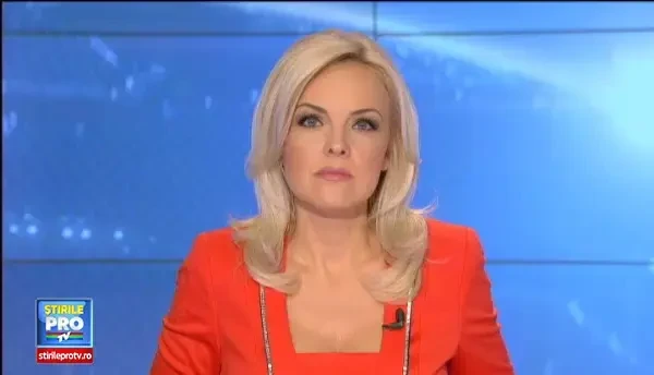 Cannes 2014. Incident ciudat pe covorul rosu: un barbat s-a bagat sub rochia actritei America Ferrara