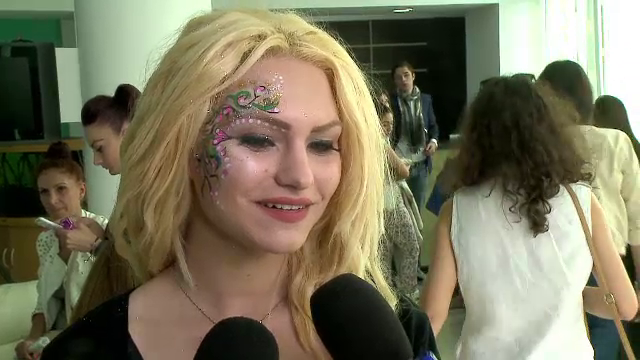 Test pentru carnaval. O mie de fete s-au luptat pentru un post de dansatoare la Mamaia