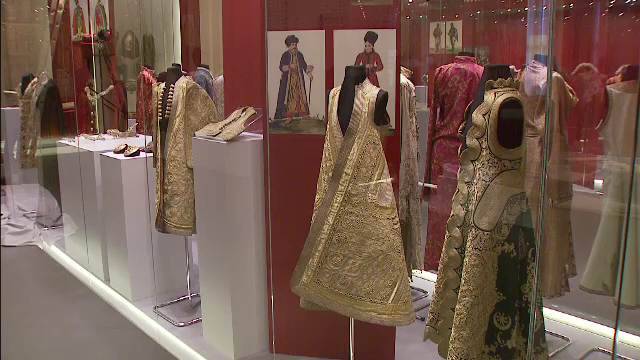 Istoria hainelor romanesti, intr-o expozitie unica, in Capitala. Cum se imbraca Regina Maria pentru evenimentele mondene