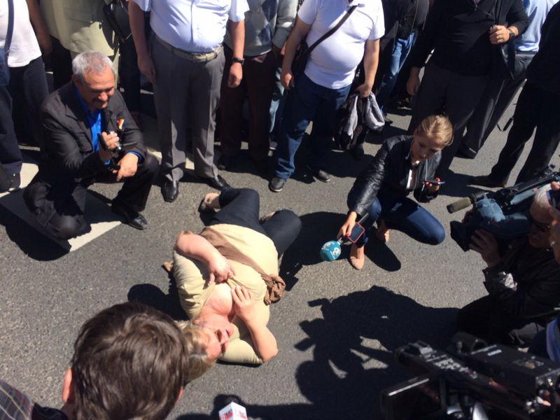 Proteste ale revolutionarilor in Piata Victoriei