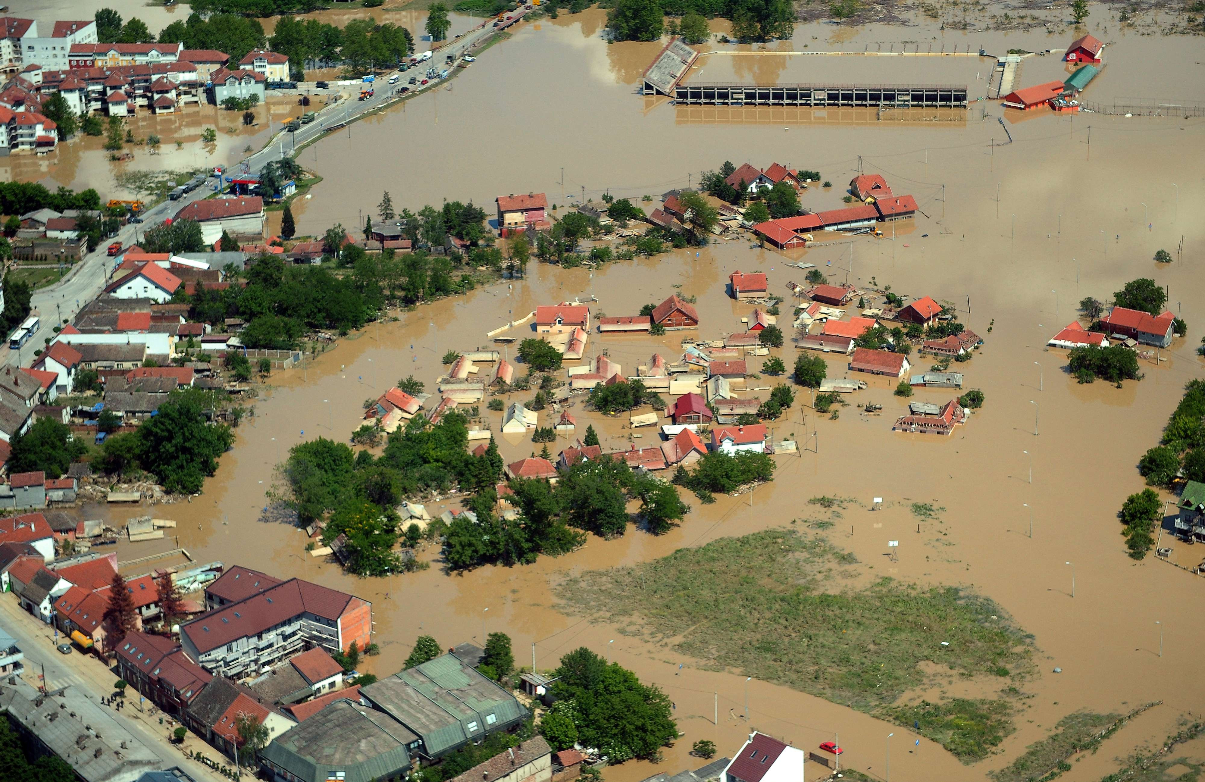 STIRI EXTERNE PE SCURT. Rusia si China au semnat contractul pentru livrarea de gaze, Serbia evalueaza pagubele inundatiilor