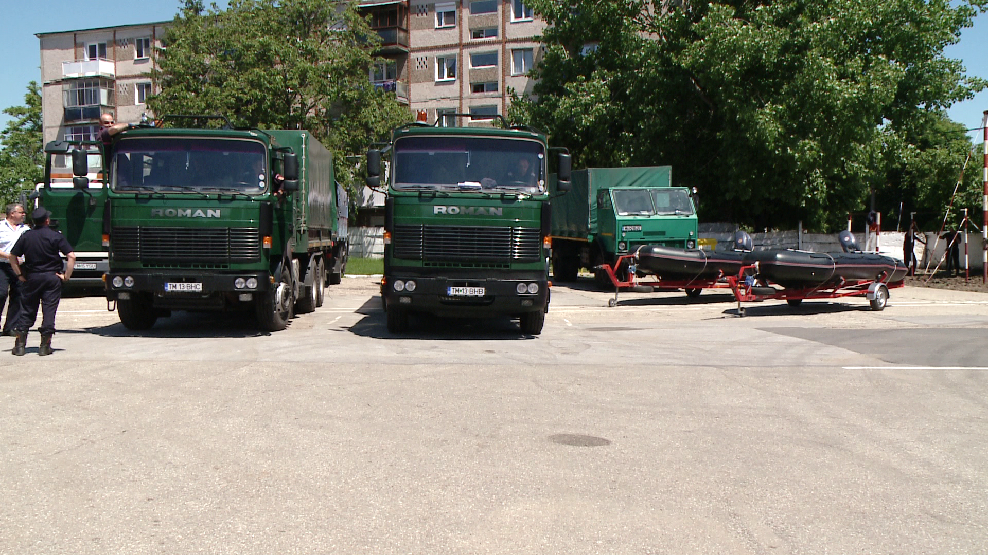 Pompierii timiseni le sar in ajutor sarbilor! Mai multe echipaje au plecat spre Serbia, cu motopompe, barci si autocamioane