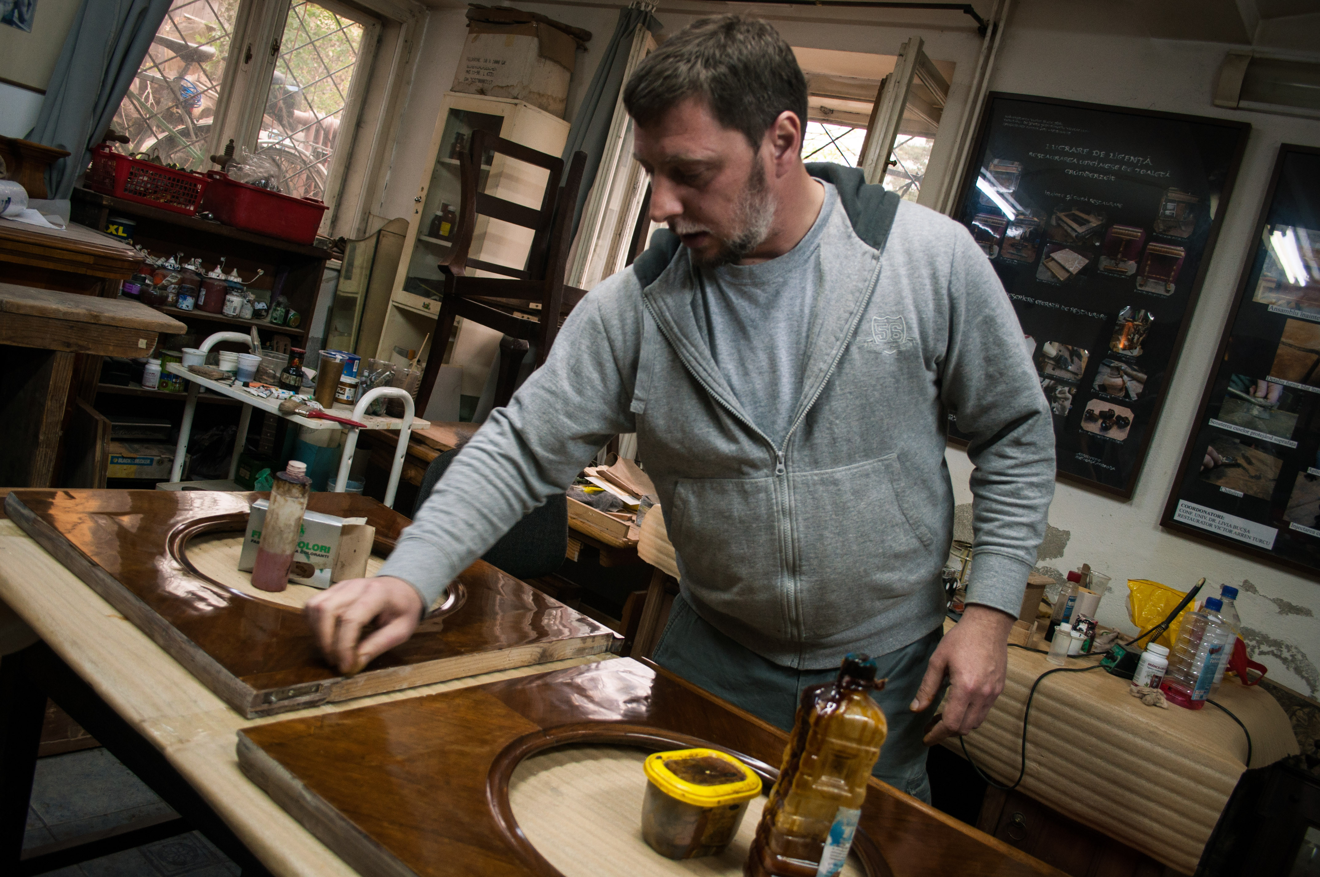 Huet.Urban construieste breslele urbane. Mestesugurile urbane se prezinta in haine noi, in Piata Huet