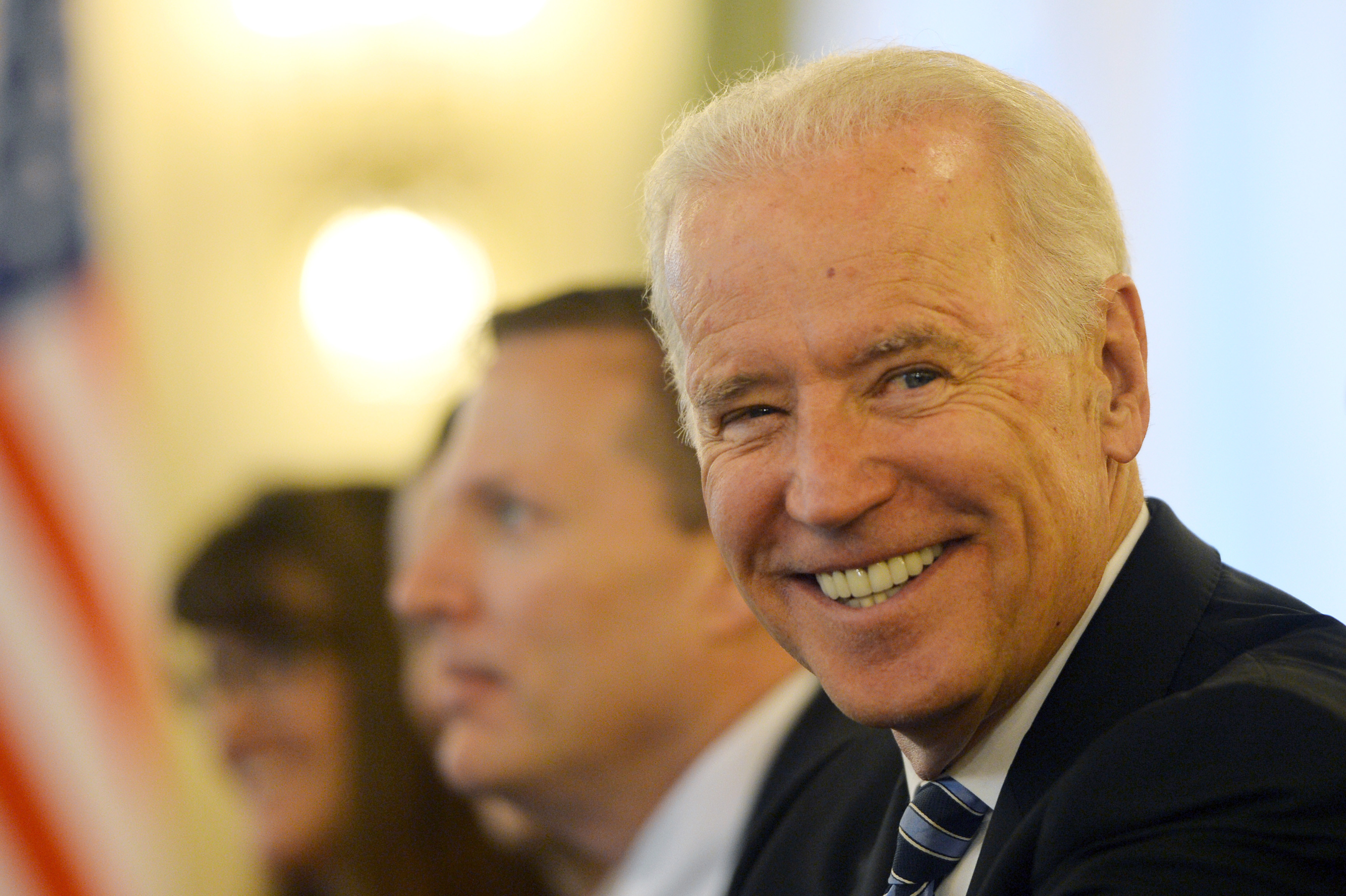 Joe Biden, invitat la balul de absolvire de o fata de 17 ani. Vicepresedintele american i-a raspuns personal