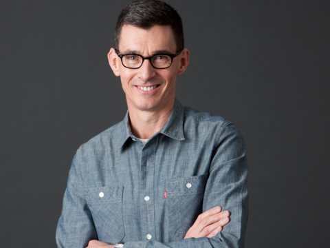 CEO-ul Levi's, Chip Bergh, le recomanda clientilor sa nu-si spele niciodata blugii. Ce alternativa inedita ofera