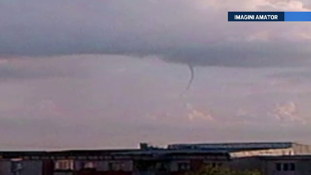 Fenomen extrem in Craiova. O "tornada", filmata deasupra unui cartier, aflat la iesirea din oras