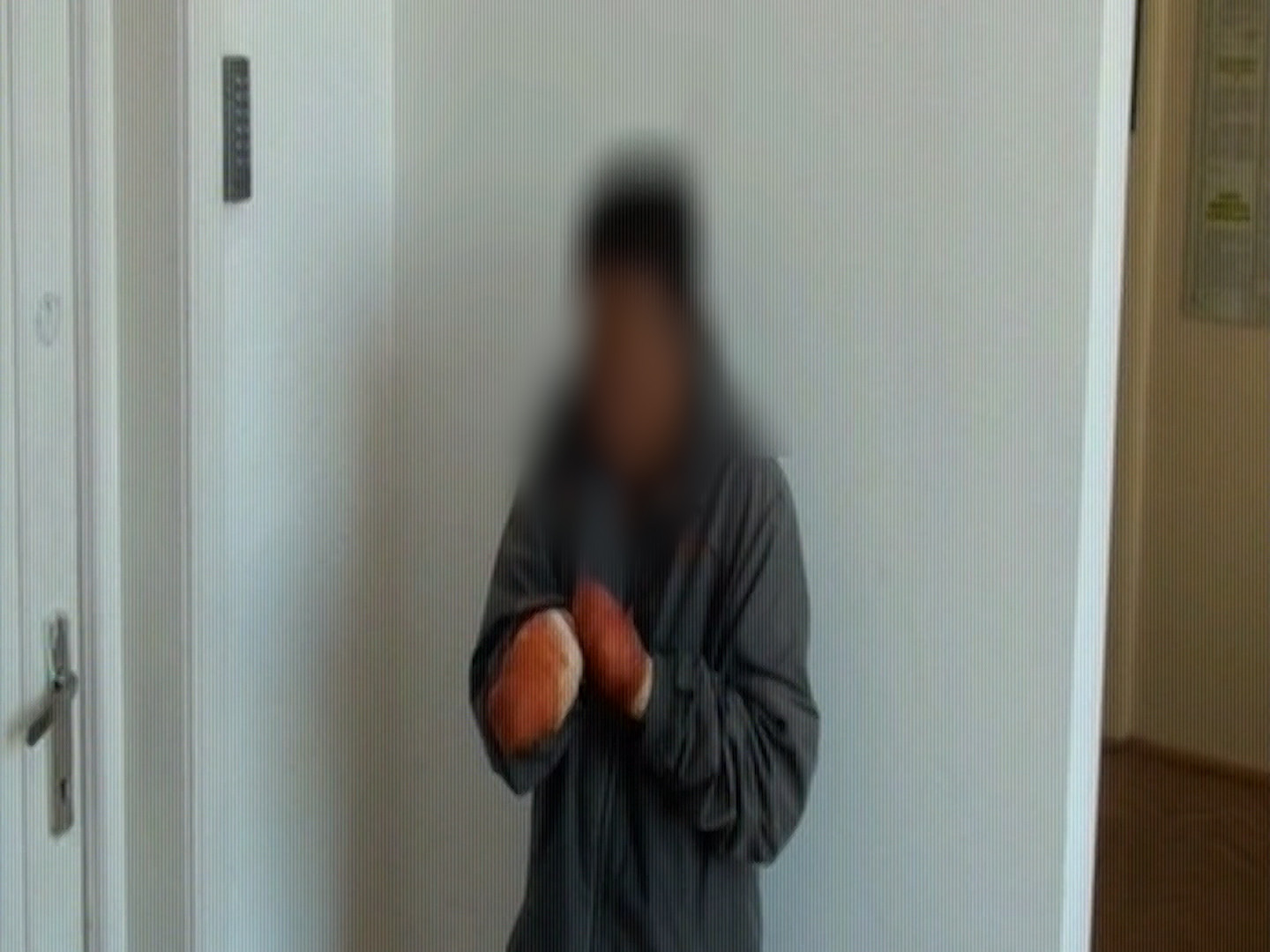 Razie printre cersetori. O femeie perfect sanatoasa pretindea ca este invalida