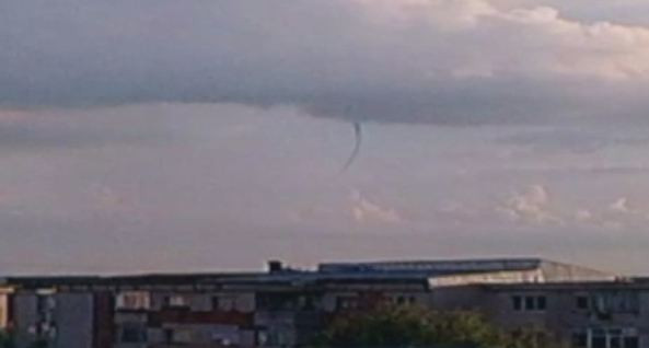 STIRI PE SCURT. Fenomen meteo rar in Craiova si majorat cu ghinion pentru un tanar din Bucuresti