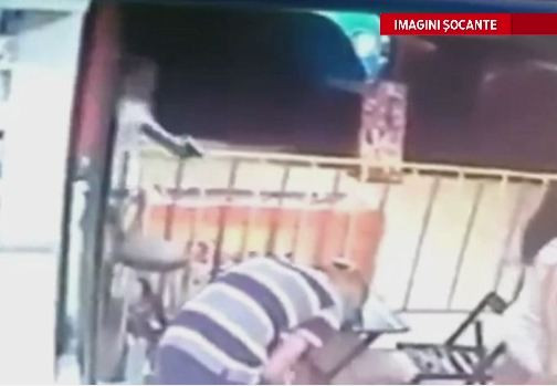 CAMERA DE SUPRAVEGHERE. Momentul in care un tanar din Brazilia este impuscat, pe terasa unei patiserii