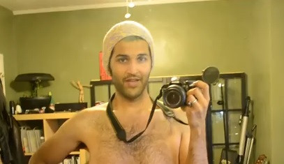 Si-a expus trupul modificat de boala ca sa salveze o viata. Cum arata barbatul de la bust in jos. VIDEO