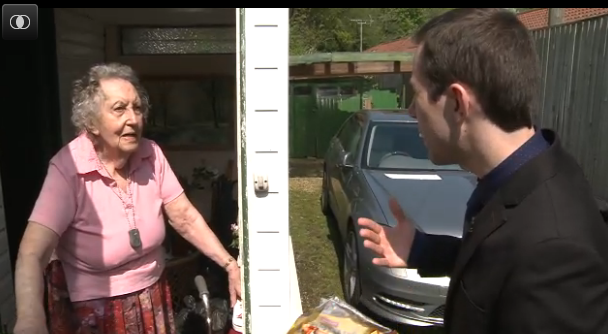 Un roman a vizitat cartierul politicianului britanic care nu vrea vecini din Romania. Reactia locuitorilor