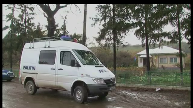 Tanara insarcinata in luna a sasea gasita moarta, intr-o livada. Fiica ei de 5 ani, martora la tragedie