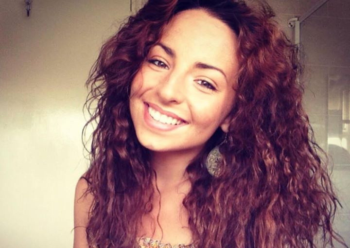 "Oamenii ma intreaba daca am fost victima unui accident de masina". Cum arata aceasta tanara atunci cand se demachiaza