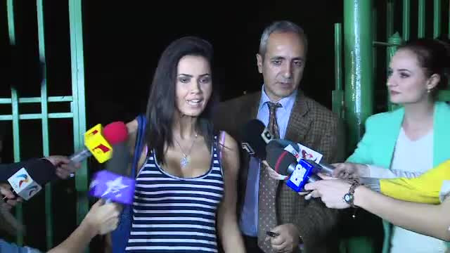 Filmul intalnirii dintre Oana Zavoranu si medicul pe care l-ar fi santajat. Ce facea mediatorul in timpul schimbului de bani