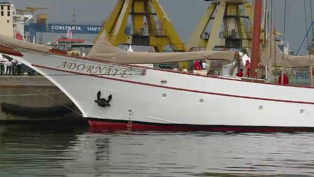 Spectacol pe litoral. Frumoasele ambarcatiuni participante la Regata Marii Negre au intrat in portul Constanta