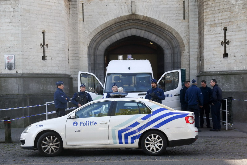 Cel putin 3 morti si un ranit, dupa ce un barbat a deschis focul in Bruxelles.In zona se afla si ministrul belgian de Externe