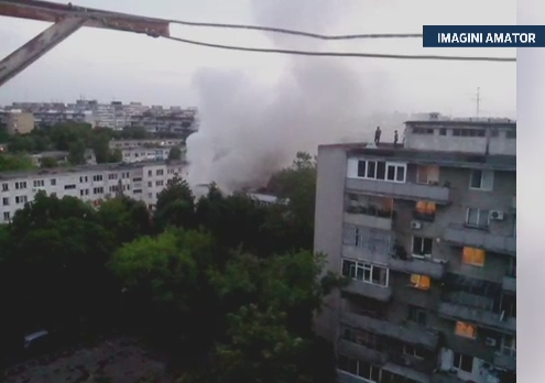 Incendiu puternic intr-un bloc din Capitala. O batrana de 78 de ani, nevazatoare, a avut nevoie de ingrijiri medicale