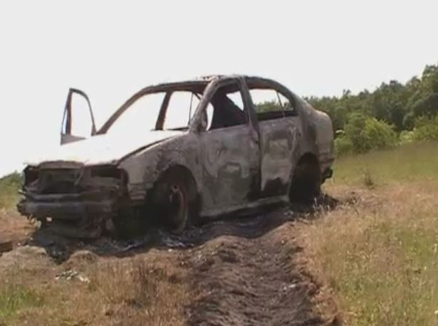 Cadavru carbonizat gasit intr-o masina arsa complet, in Bistrita. Primele indicii sugereaza o executie in stil mafiot