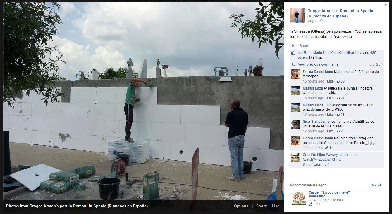 Zidul unui cimitir, izolat termic de muncitori. Imaginea surprinsa in Craiova. FOTO