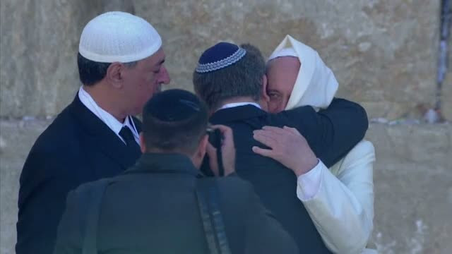 Papa Francisc, in vizita la Ierusalim. Sfantul Parinte s-a recules la Zidul Plangerii