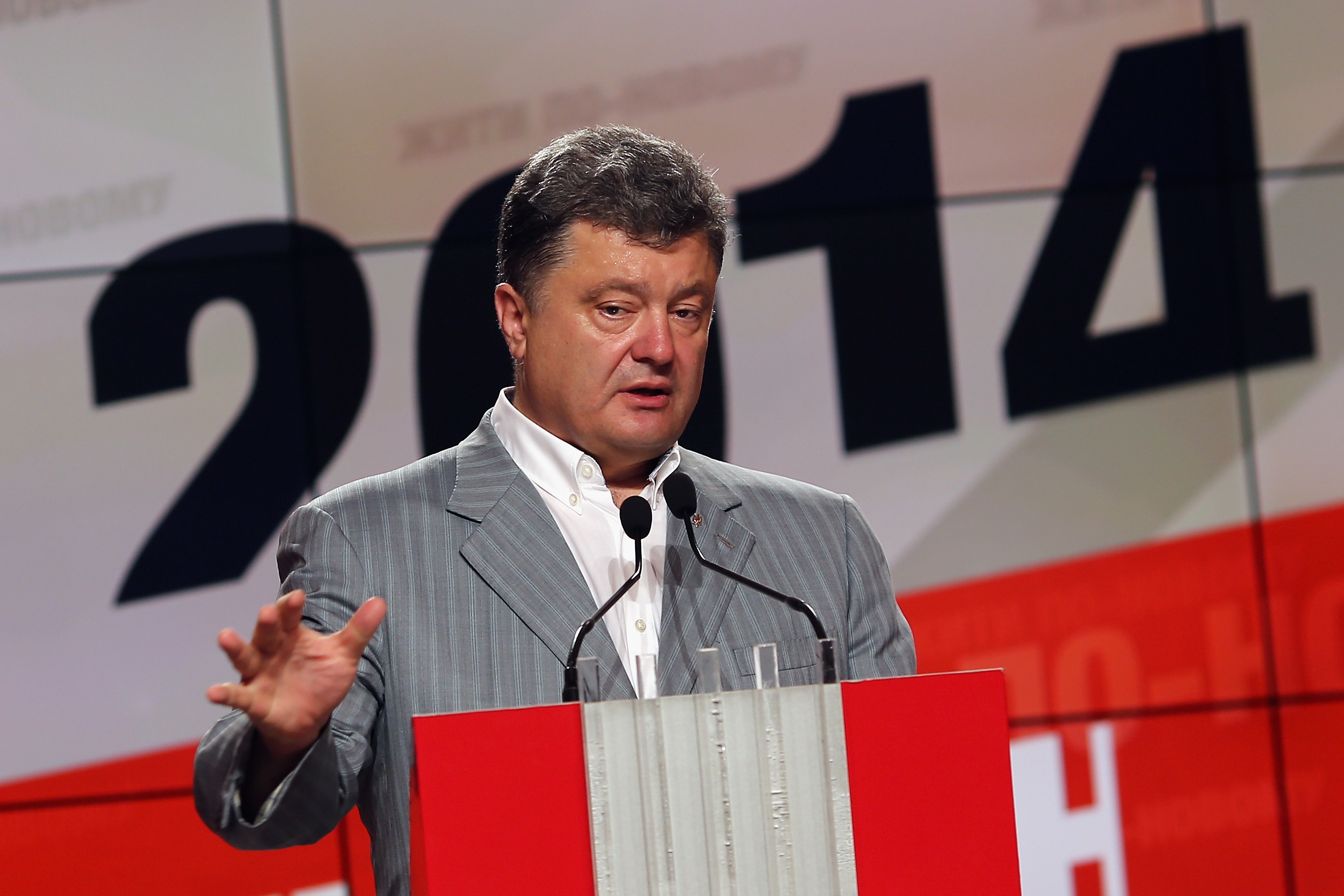 Criza in Ucraina. Rebelii au doborat un nou avion in ziua in care Porosenko a fost investit in functia de presedinte