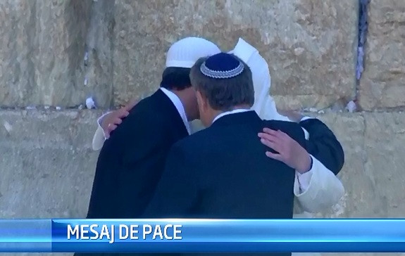 STIRI EXTERNE PE SCURT. Papa Francisc, un rabin si un musulman, impreuna la Zidul Plangerii