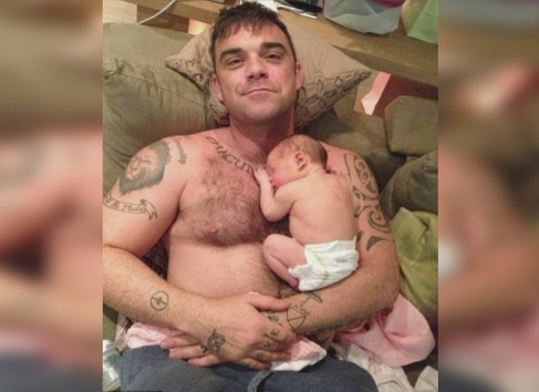 Robbie Williams va deveni tata pentru a doua oara. Cantaretul britanic mai are o fetita de doi ani