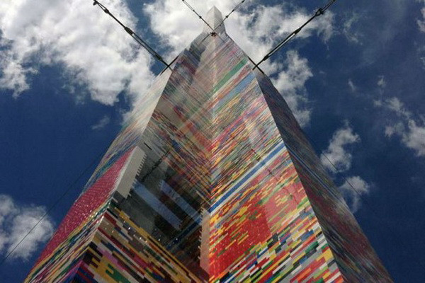 A intrat in Record Guinness: Asa arata cel mai inalt turn din piese Lego! VIDEO